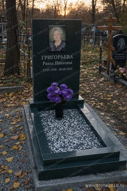 Фото памятника к отзыву Лариса Григорьева о Гранитном заводе №1