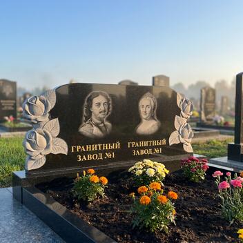 3207 Памятник резной парная розы