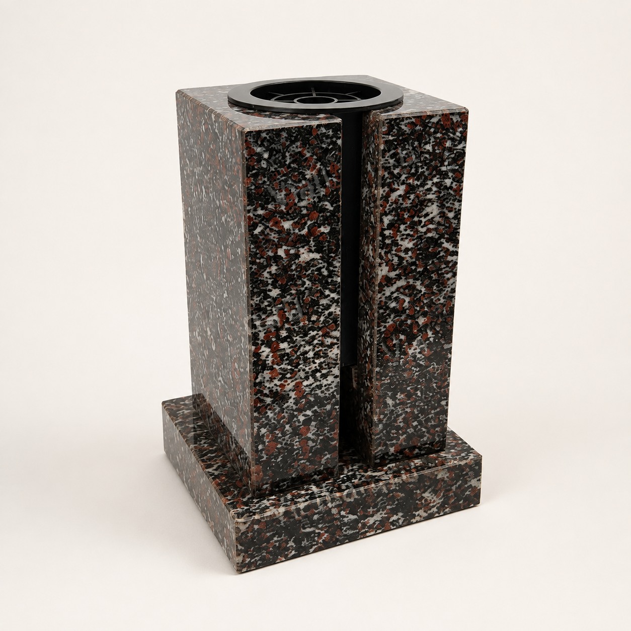 Ваза ПРЯМАЯ (23*15, гранит Амфиболит), ГЗ-2095