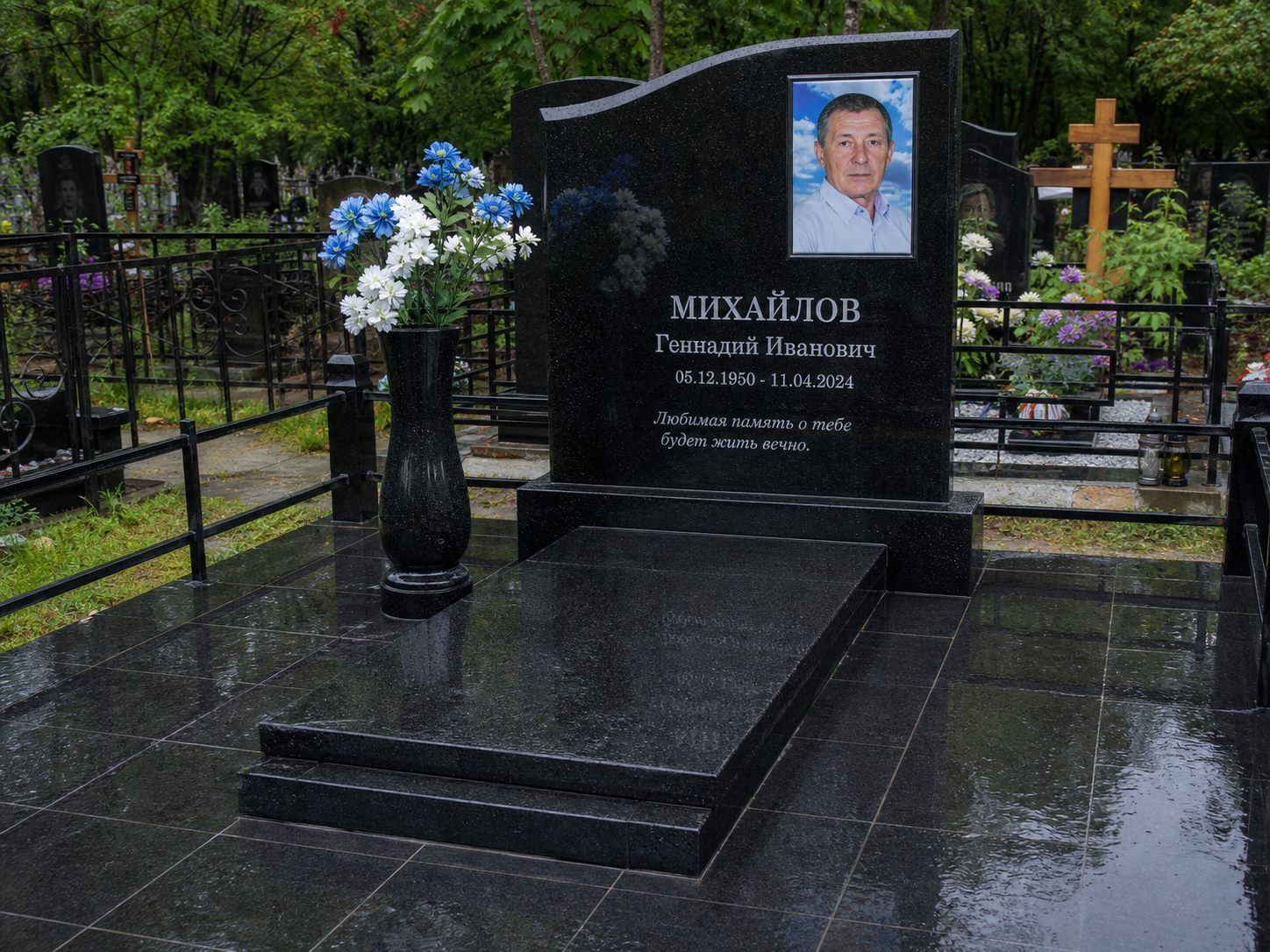 Фото памятника к отзыву Семья Михайловых о Гранитном заводе №1